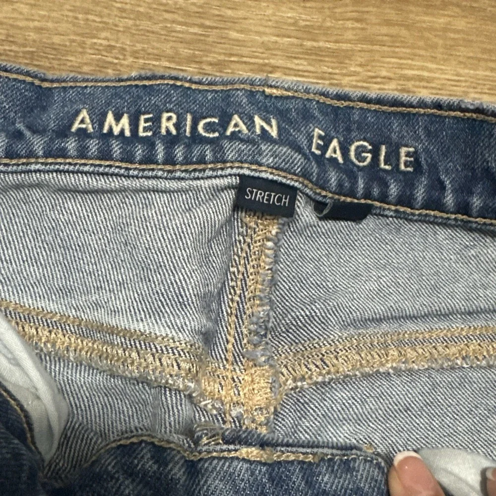 American Eagle Regular Straight Jeans Women Size 8 Medium Wash Distressed - Picture 5 of 7